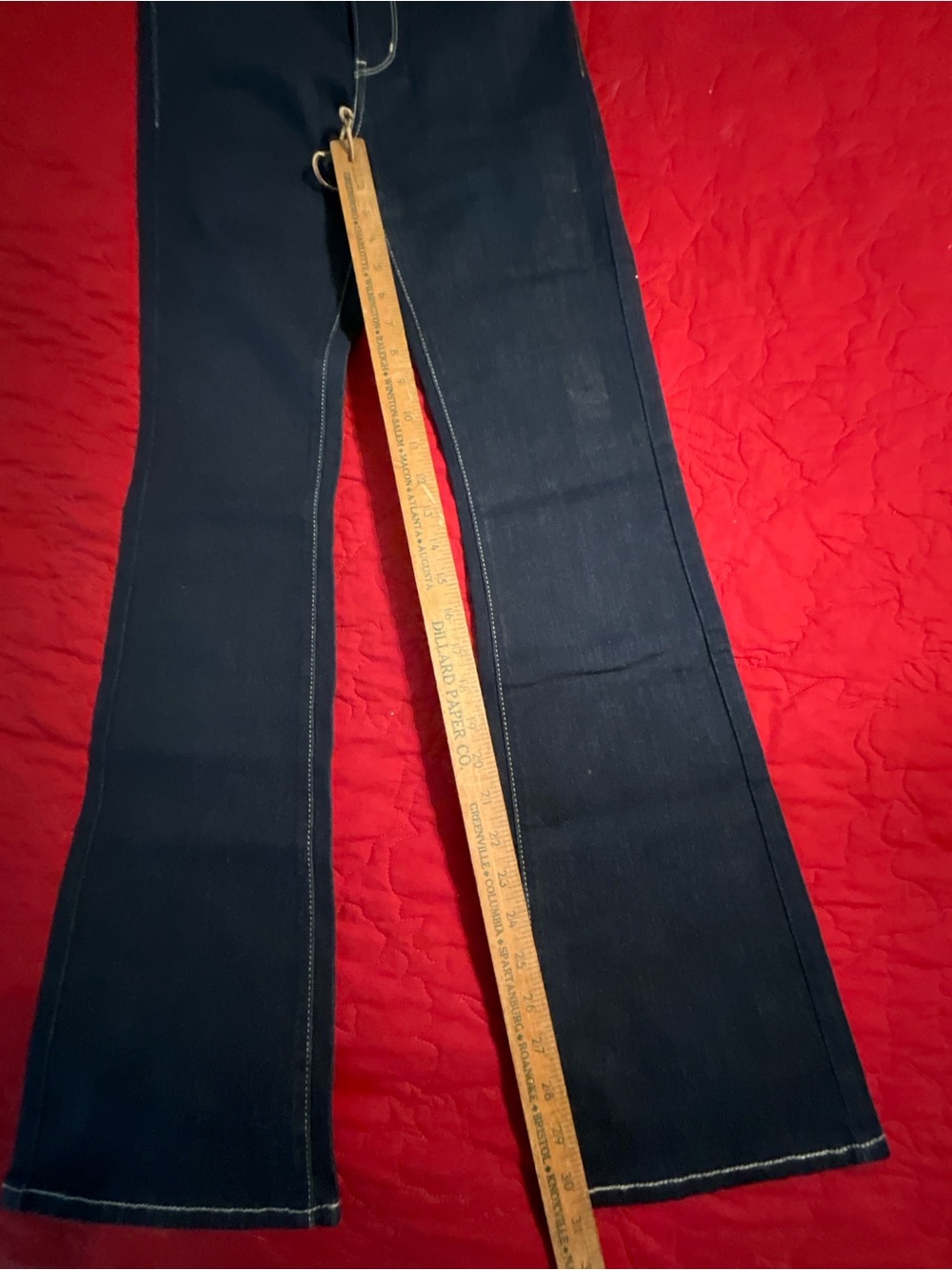 NWT LEVIS Dark Blue Slimming jeans 27x32